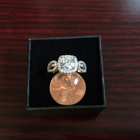 🎉HOST PICK! 925 Silver Elegant White Sapphire Ring! - Picture 2 of 3